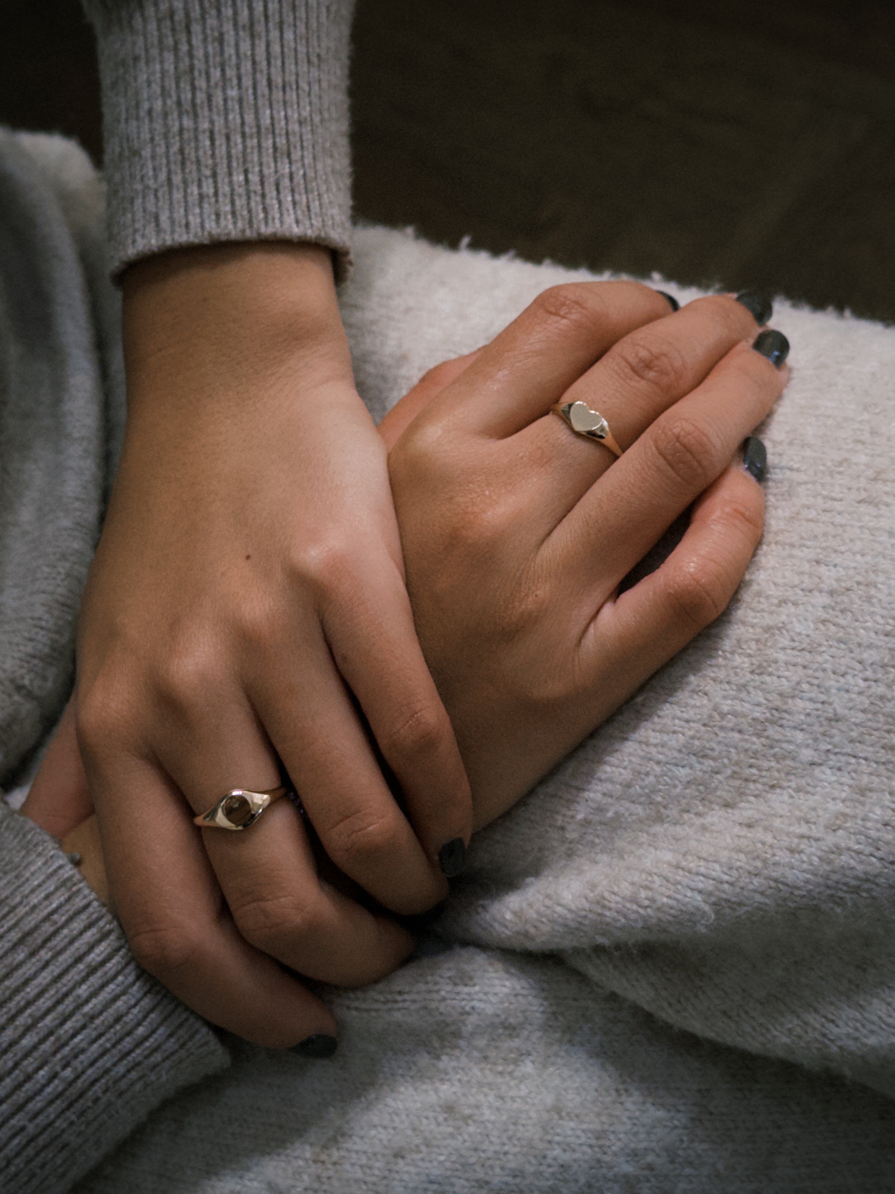 Amour Signet Ring in Solid Gold