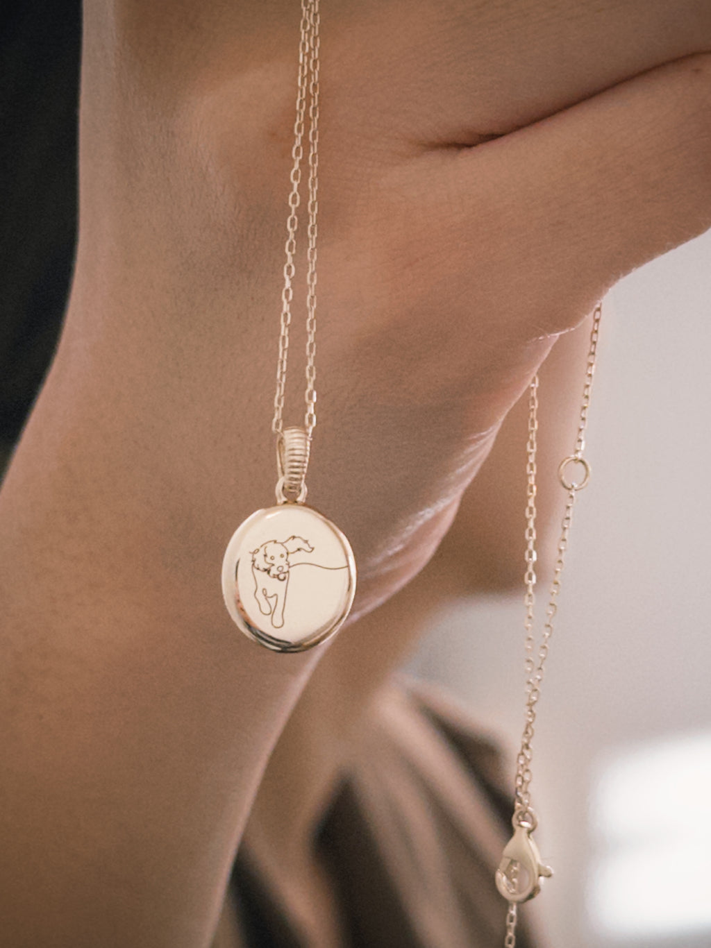 Echo Oval Necklace