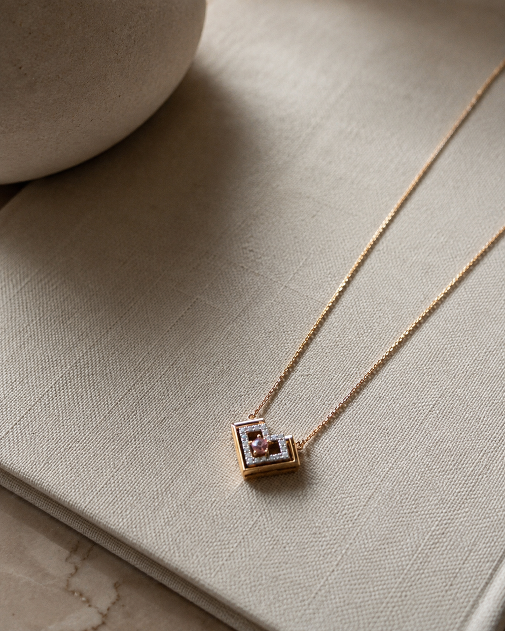Écusson Spinel Necklace