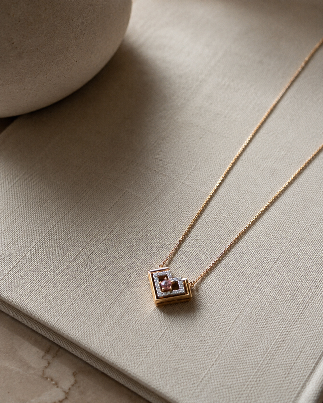 Écusson Spinel Necklace