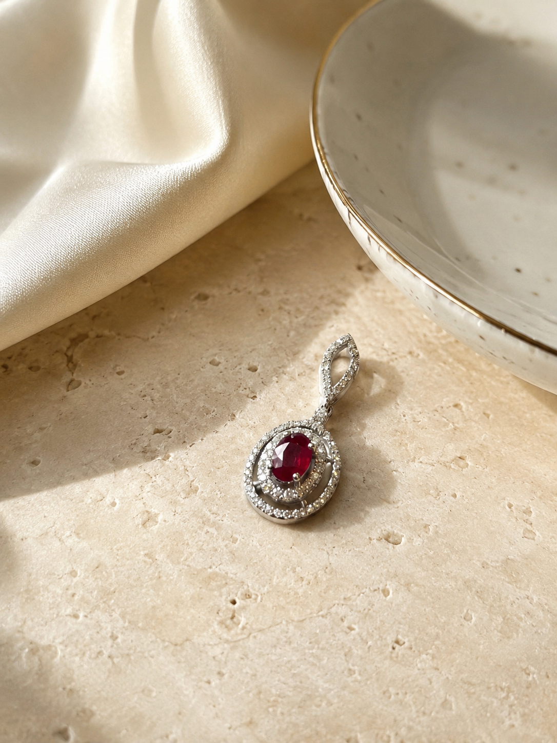 The Carmina Pendant