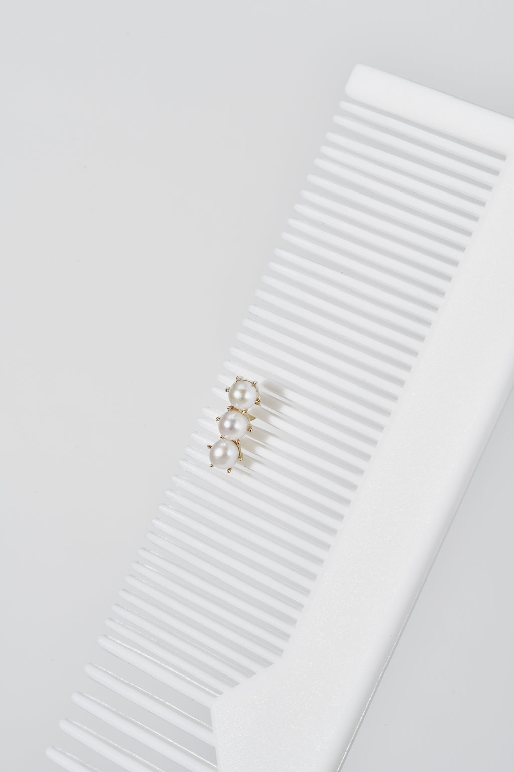 Perla Linea Flatback Earring
