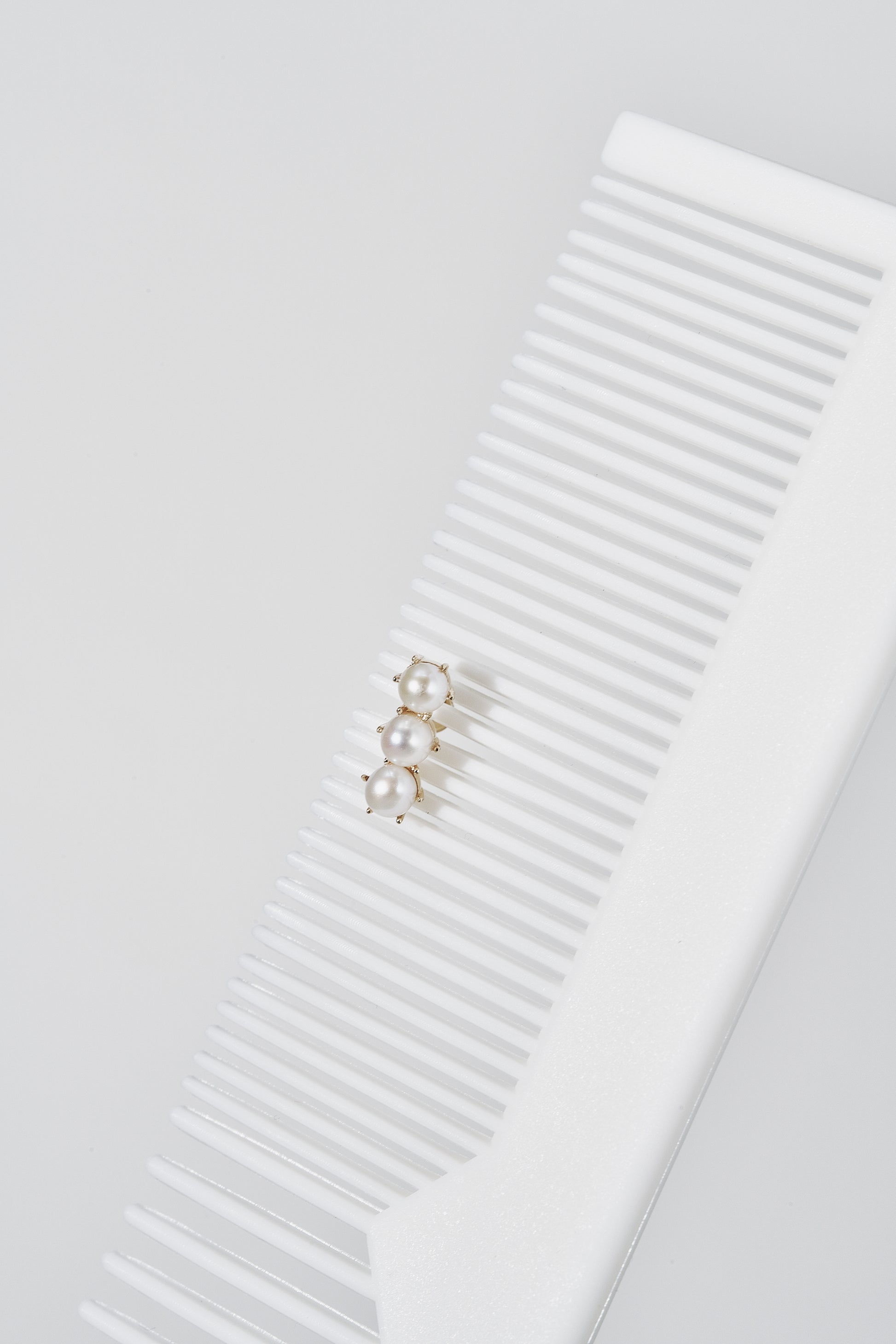 Perla Linea Flatback Earring