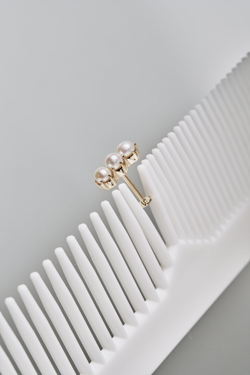 Perla Linea Flatback Earring