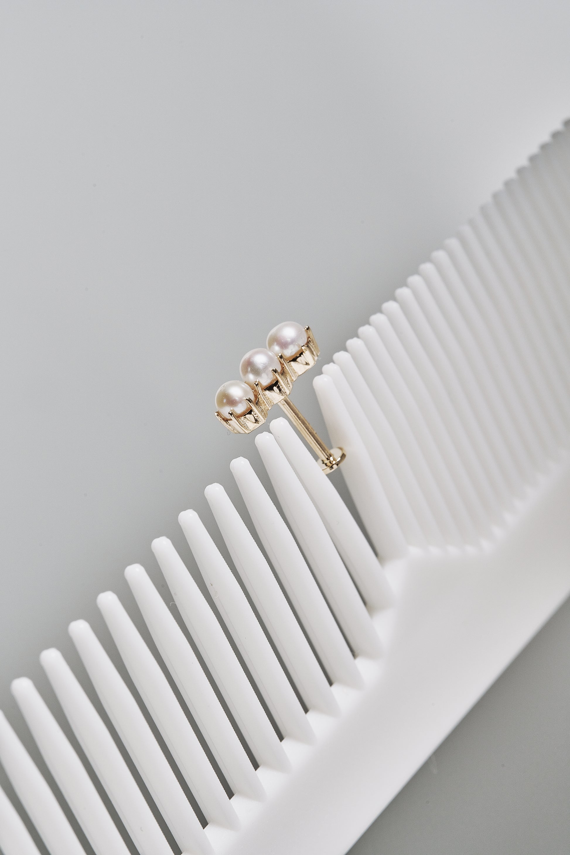 Perla Linea Flatback Earring