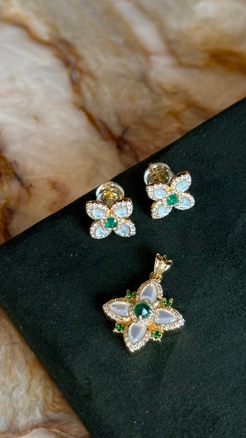 The Esme Pendant