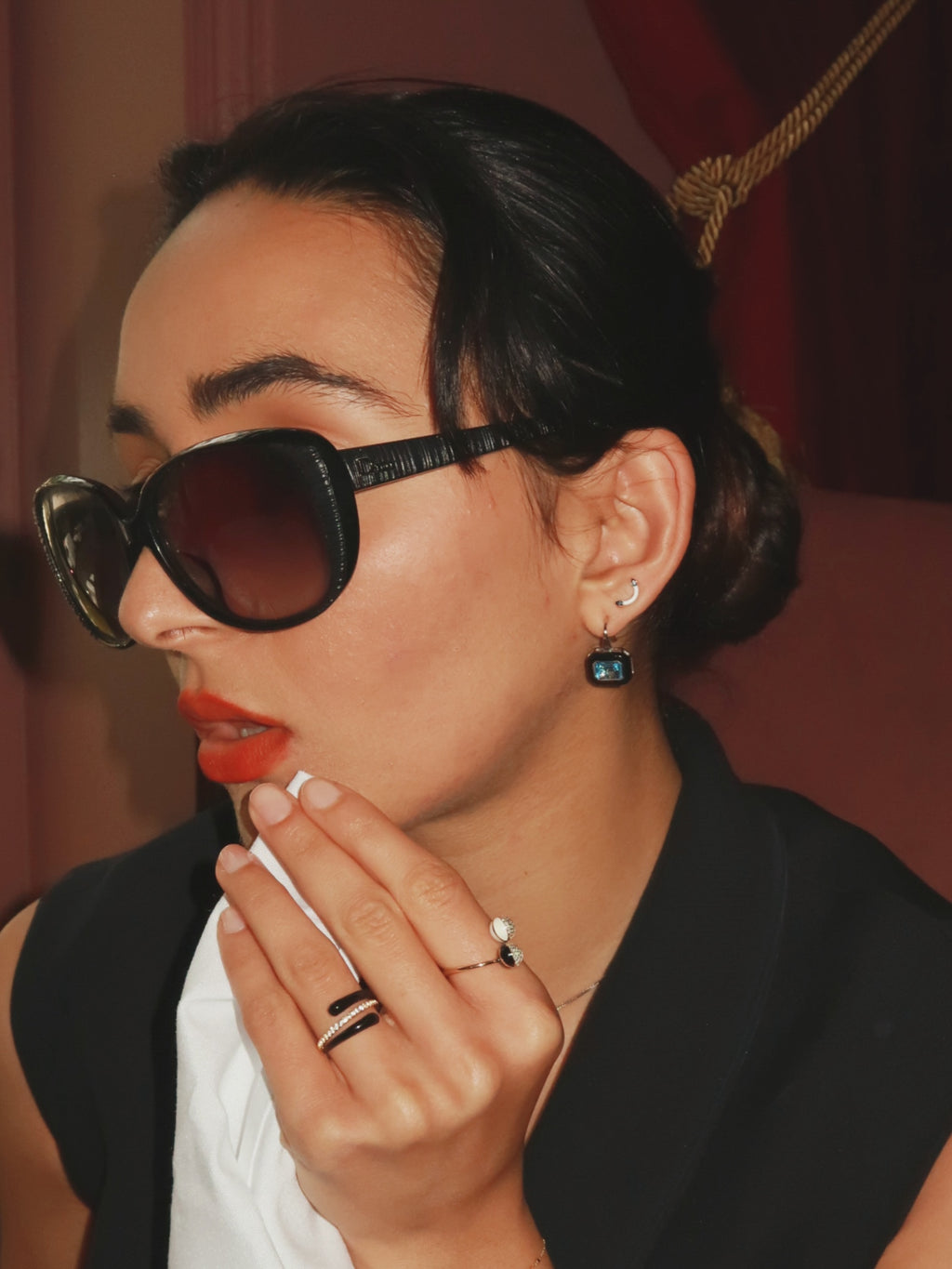 Curve Sapphire Stud Earring
