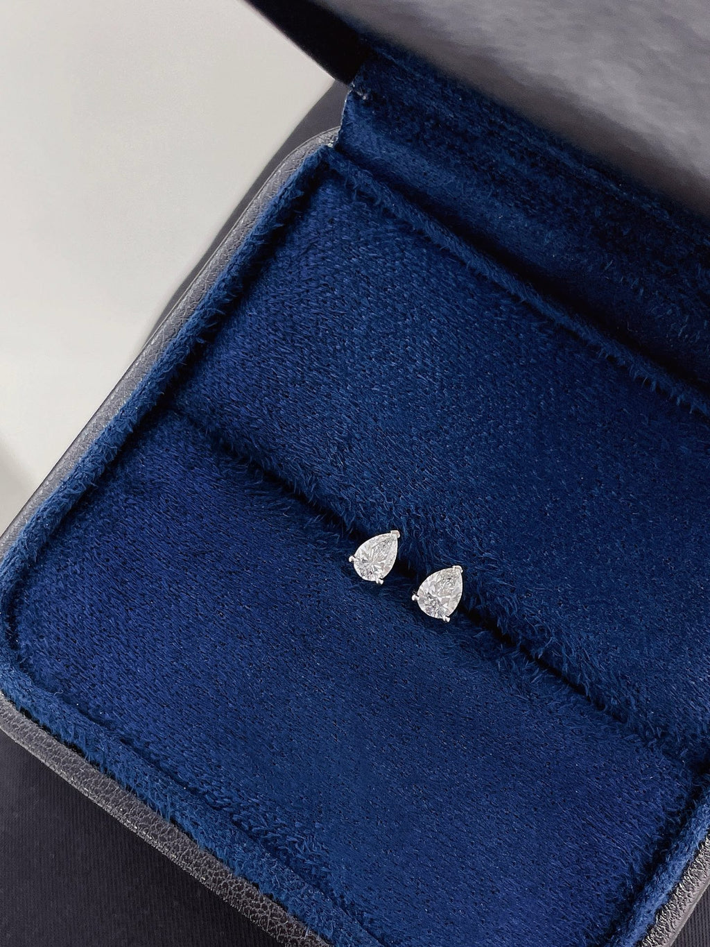 Lueur Studs