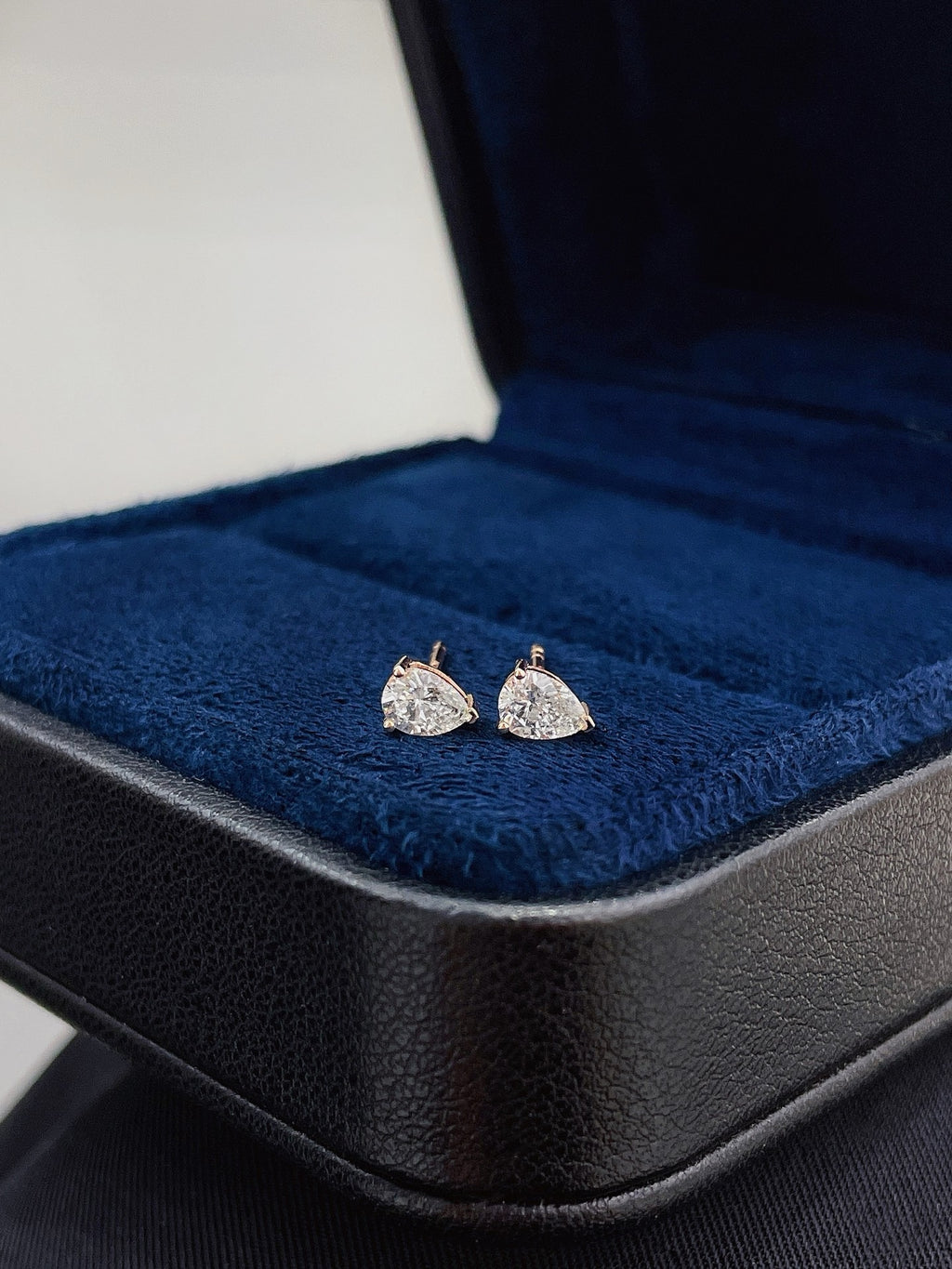 Lueur Studs