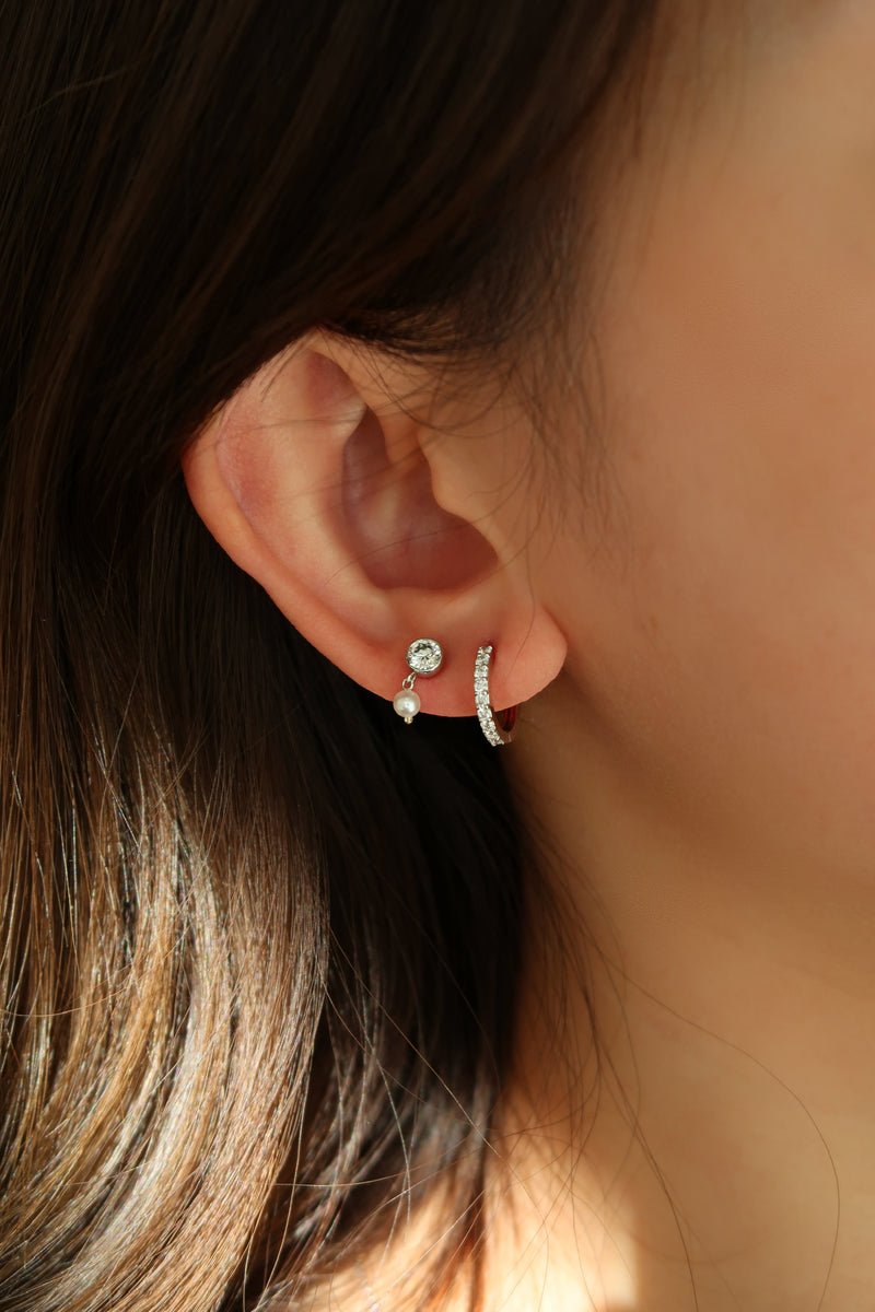 LUNE PEARL FLATBACK EARRING