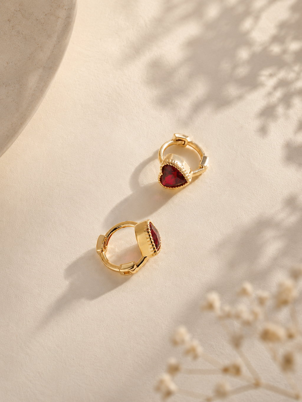 Garnet Coeur Huggie