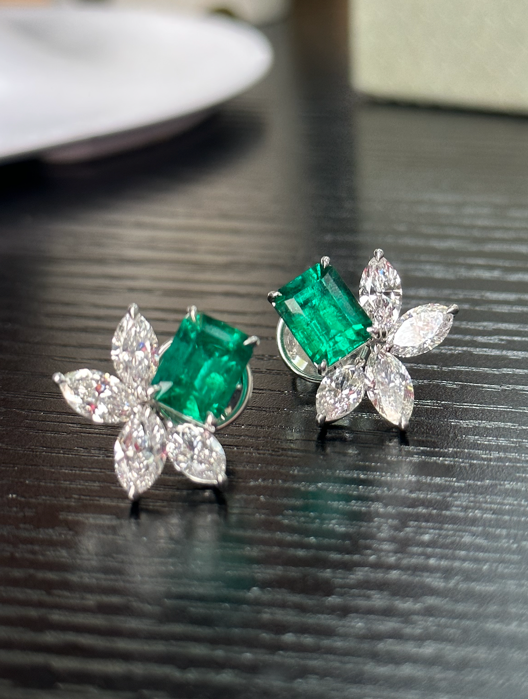 Éclat Emerald Earrings