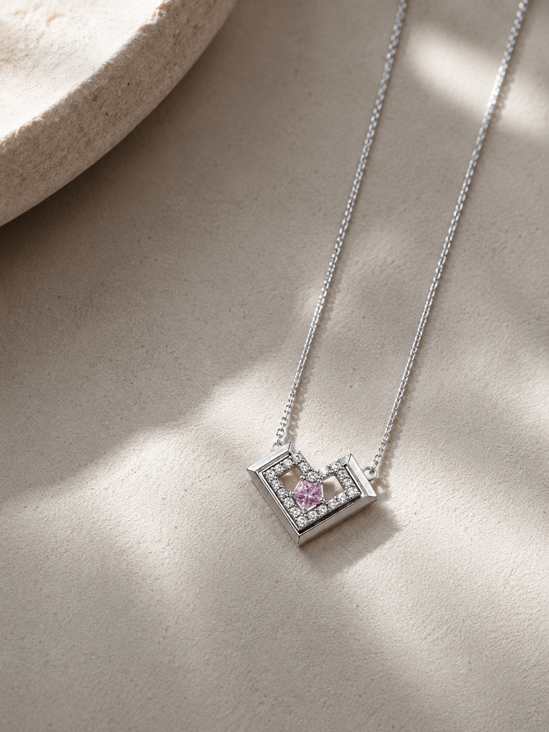 Écusson Spinel Necklace
