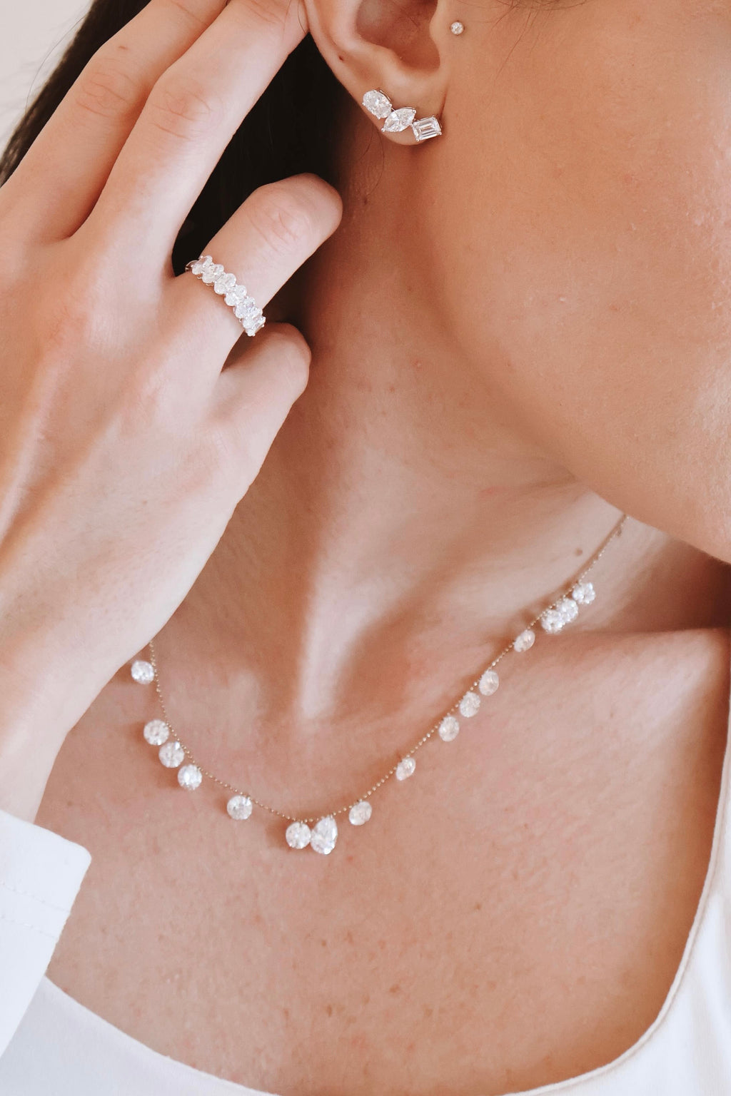 En L'air Floating Diamond Necklace