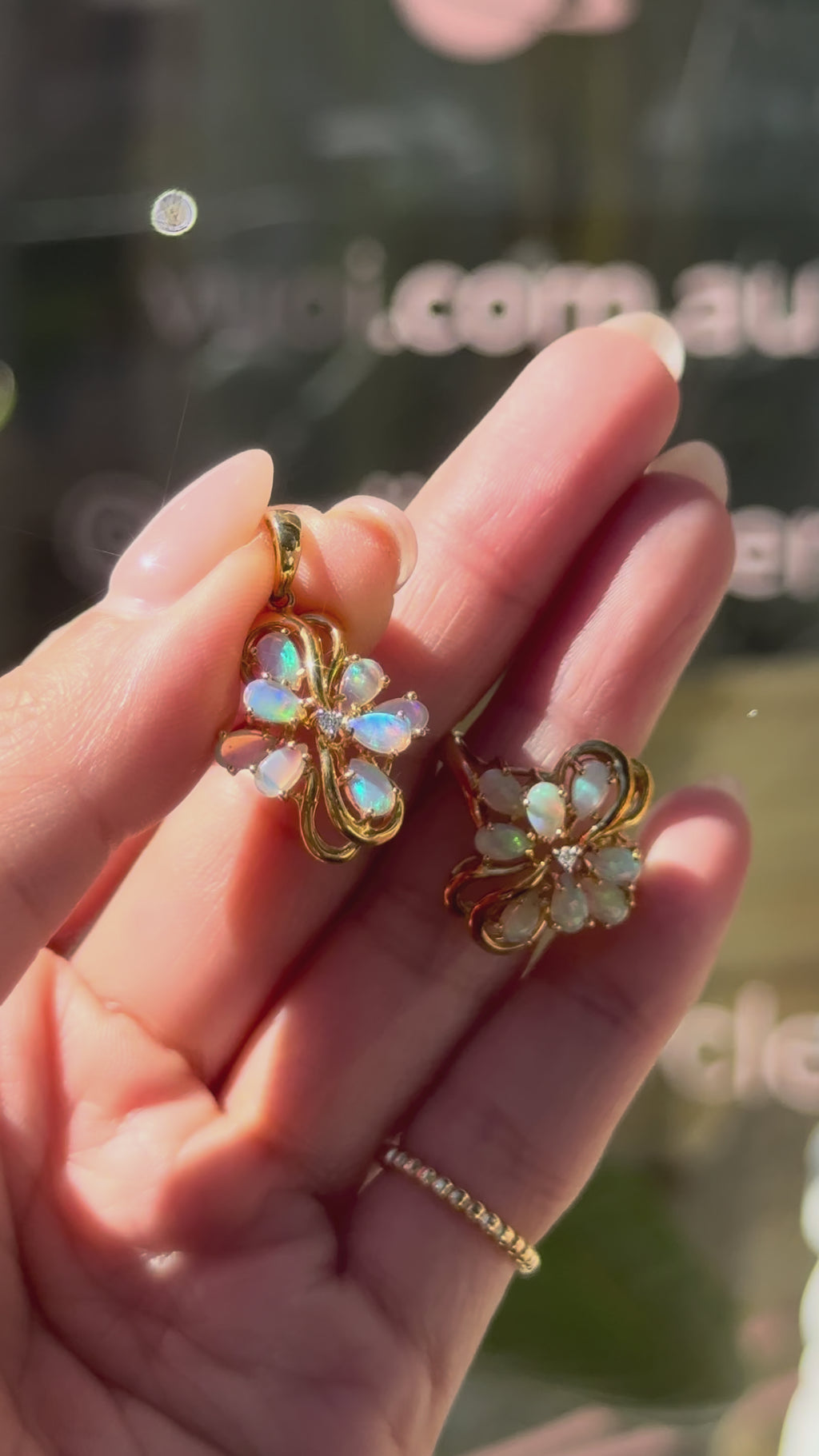 Corolle Opal Pendant