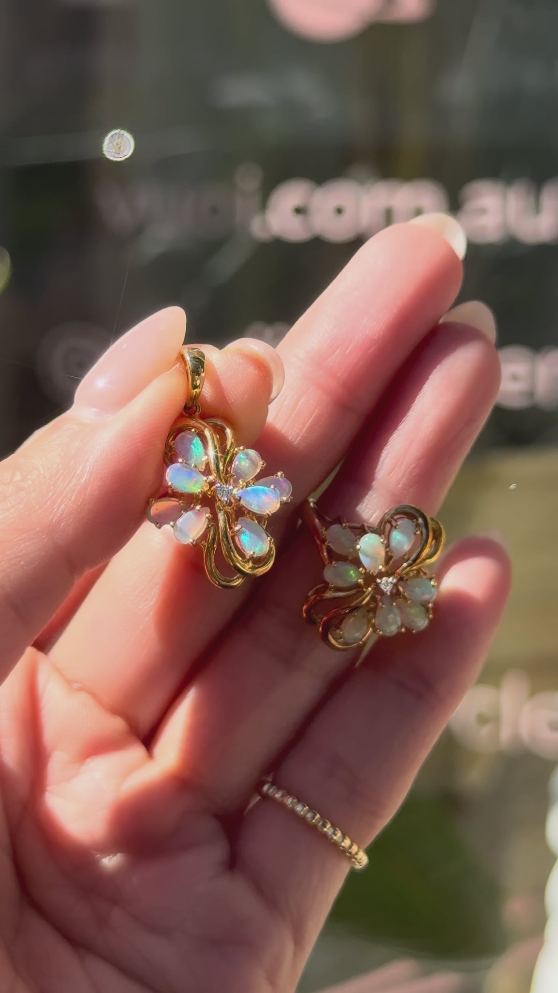Corolle Opal Pendant